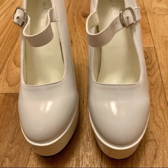 White Platform Mary Jane Retro Pumps -Size 9 - Picture 5 of 7